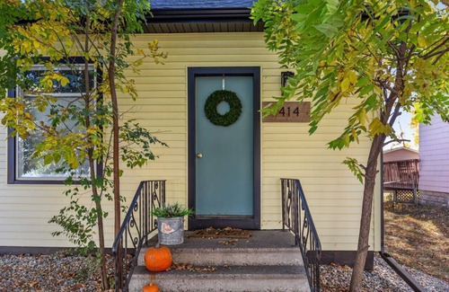 Fargo House | Downtown Retreat - Cozy Home Near Iconic Downtown