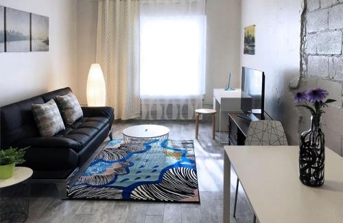 Fairlie-Poplar Historic District House | Downtown Retreat - Location - Comfort - Style