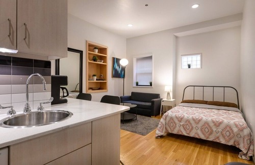 Government Center Apartment | Downtown Retreat: Stylish Boston Studio