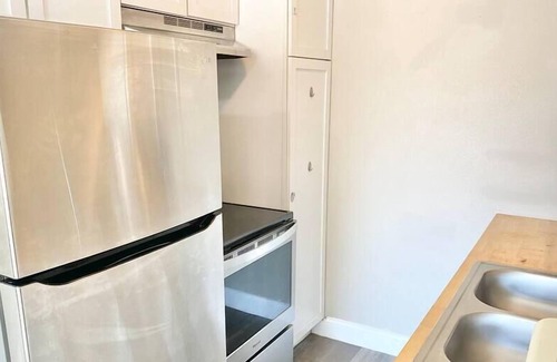 Downtown Dayton Condo | DOWNTOWN RIVERFRONT W/ CITYSCAPE VIEWS | KING BED