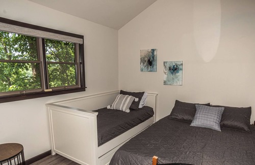 Prairie Creek House | Downtown Rogers LakeFront House