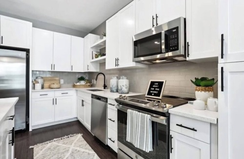 Roswell Apartment | Downtown Roswell Apartment with pool, parking, and gym