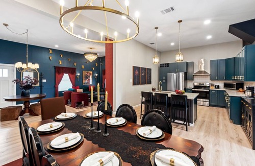 Eastside Promise Neighborhood House | Downtown SA Manor -Unique Stay w/Heated Pool, Hot Tub, Movie Room