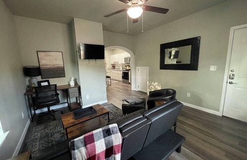 Highland Park Apartment | Downtown San Antonio/Highland Park, Cozy 1 bedroom, Wifi, AC, washer/dryer, 101