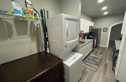 Highland Park Apartment | Downtown San Antonio/Highland Park, Cozy 1 bedroom, Wifi, AC, washer/dryer, 101