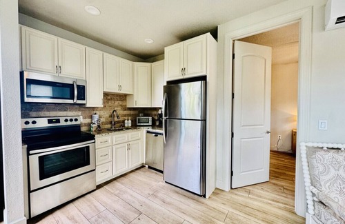 Gillespie Park Apartment | Downtown Sarasota | 1 Bd 1 Ba | Beach | + Pets