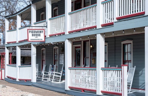 Eureka Springs Historic District House | Downtown Savannah Suite Piedmont