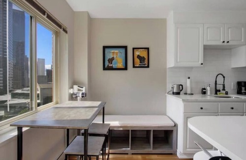 Downtown Seattle Apartment | Downtown Seattle Convention Center Condo w/Parking