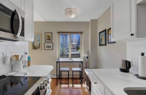 Downtown Seattle Apartment | Downtown Seattle Convention Center Condo w/Parking