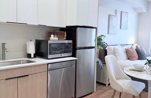 Downtown Salt Lake City Apartment | Downtown SLC Gem | King Bed + Pool + Parking