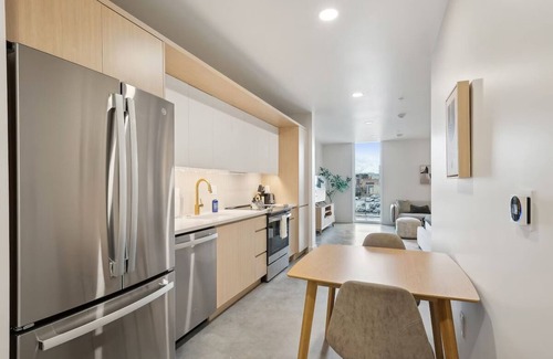 Rio Grande Hotel | Downtown SLC Stay | Full Kitchen | Walk to Salt Palace Convention Center