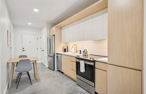 Rio Grande Hotel | Downtown SLC Stay | Full Kitchen | Walk to Salt Palace Convention Center