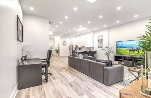Downtown Montreal Apartment | Downtown| Spacious 5 Beds |5 min Bell Centre