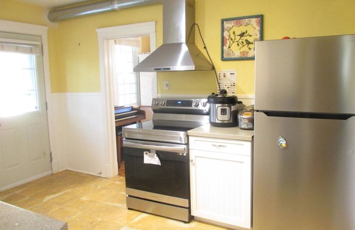 Charlottetown House | Downtown/Spring Park Area 3 bdrm Home