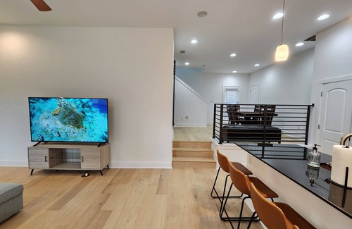 Rosewood Bed & Breakfast | Downtown Stay in East Austin @ 12th Street
