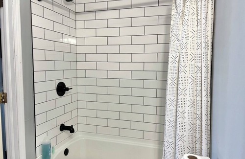 Bloomington Apartment | Downtown studio apartment with ROOFTOP DECK