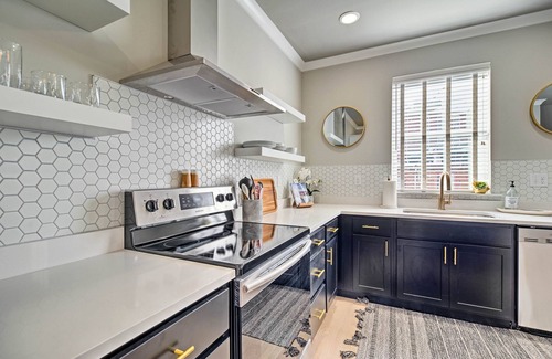 Chattanooga House | Downtown Stunner - views of Lookout Mountain and close to downtown favorites!