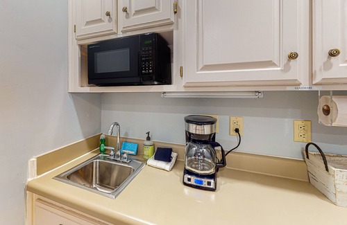 Eureka Springs Historic District Villa | Downtown suite with central air conditioning, WiFi - near everything
