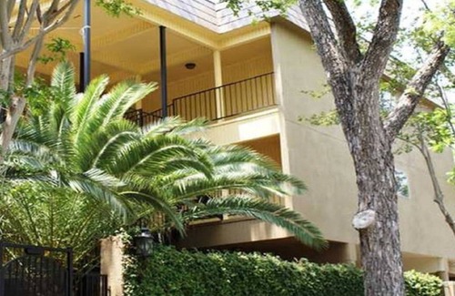 The Drag Condo | Downtown SXSW F1 Beautiful Studio with parking