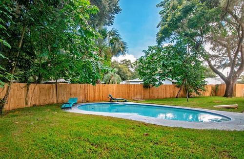 East Tampa House | Downtown Tampa Pool Home | Yard Games | Free Wifi