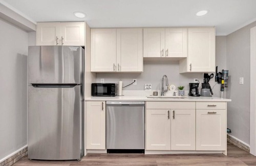 Traverse City Apartment | `Downtown TC Retreat on the water - Sleeps 6