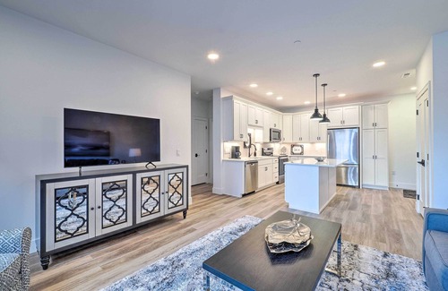 Traverse City Condo | Downtown Traverse City Condo < 1/2 Mi to Beach!
