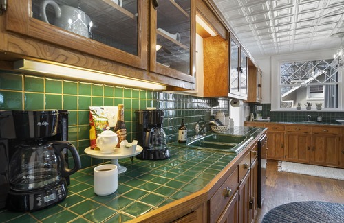 Tulsa House | Downtown Tulsa The 6 bedroom Abbey Manor, sleeps 16!