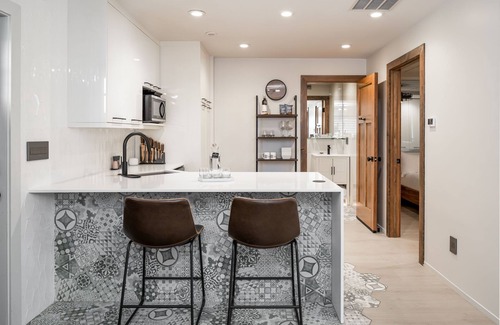Downtown Bozeman Apartment | Downtown & Upscale for 4 Walk to EVERYTHING!