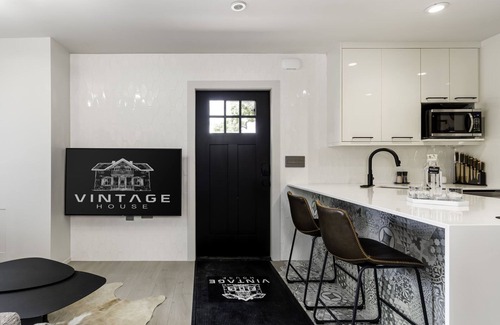 Downtown Bozeman Apartment | Downtown & Upscale for 4 Walk to EVERYTHING!