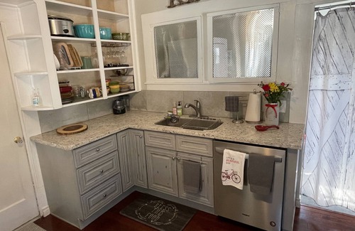 Downtown Vancouver House | Downtown Vancouver WA, Cozy and Charming Bungalow right off Main st, USA