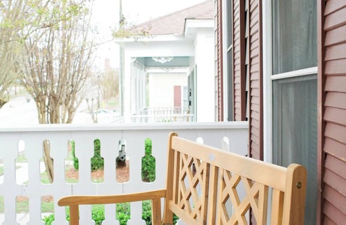 Montgomery Apartment | Downtown Vibes | 1BR Pet-Friendly Apt