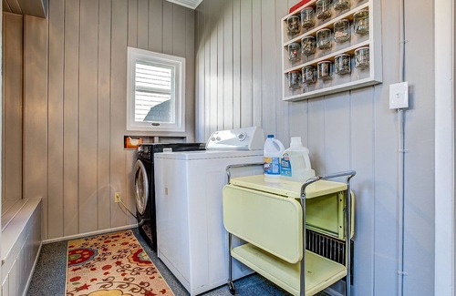 Central Colorado Springs House | DOWNTOWN VICTORIAN WITH HOT TUB!