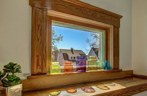 Central Colorado Springs House | DOWNTOWN VICTORIAN WITH HOT TUB!