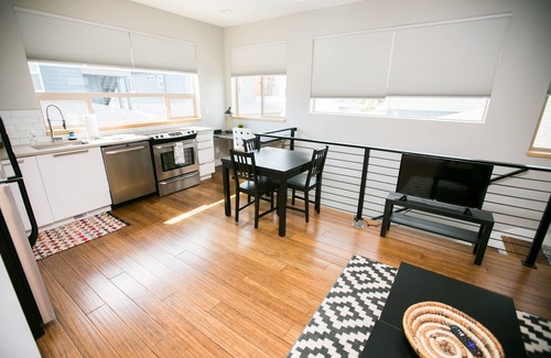 Old Town North House | Downtown Views Guesthouse