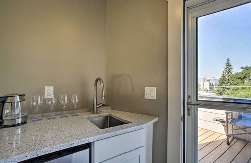 Garden District Condo | Downtown Views Walkable to Lake