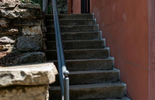 Eureka Springs Historic District Villa | Downtown Villa1 at Sweet Spring Wifi Free Park