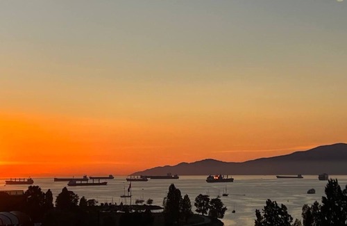 Kitsilano Condo | Downtown Vintage Ocean View Condo and Sunset Beach