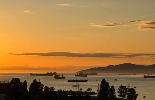 Kitsilano Condo | Downtown Vintage Ocean View Condo and Sunset Beach