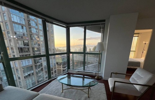 Kitsilano Condo | Downtown Vintage Ocean View Condo and Sunset Beach