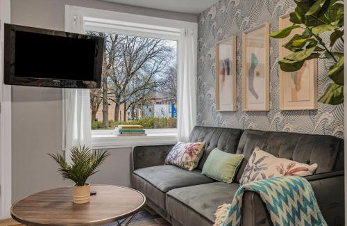 Cornwall Apartment | Downtown Vista - 5 mins to Water - Pet