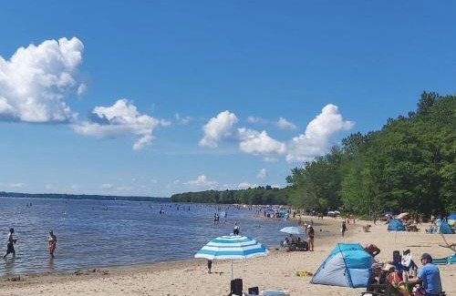 Cornwall Apartment | Downtown Vista - 5 mins to Water - Pet