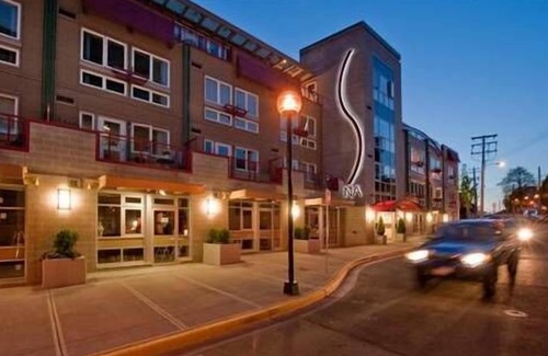 Regional District of Nanaimo Condo | Downtown, Walkers Paradise.