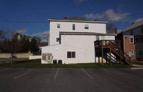 Waynesboro Apartment | Downtown Waynesboro Location, Walk to Dining/Bars/Brewery Stylish NEW decor! Washer/Dryer in unit