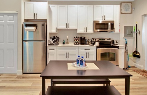 Poiciana Park II Cottage | Downtown West Palm Beach Home - Pet Friendly by RedAwning