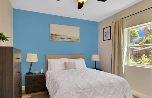 Poiciana Park II Cottage | Downtown West Palm Beach Home - Pet Friendly by RedAwning