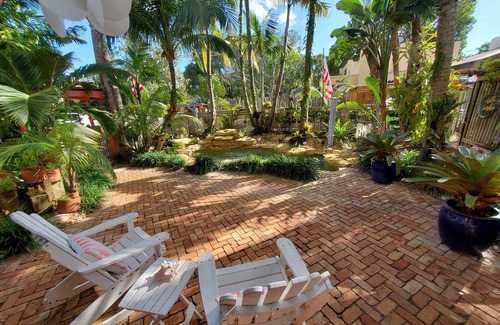Delray Beach House | Downtown Whimsical Paradise; Pool, Tiki Bar, 2 blks North of Atlantic Ave Delray
