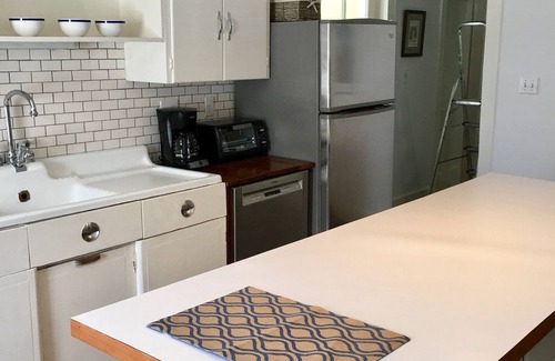 Wilmington Historic District Cottage | Downtown Wilmington Cottage in Historic District! 2 blocks antique district.WiFi