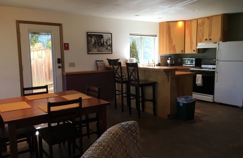 Hood River Apartment | Downtown with Mountain/River View and Fenced Yard