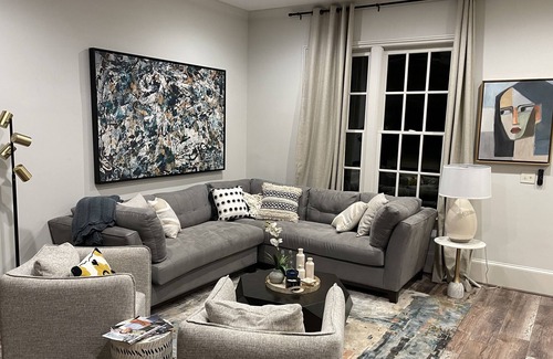 Woodstock House | Downtown Woodstock Luxury 3/3.5 Entire 3-level Townhouse