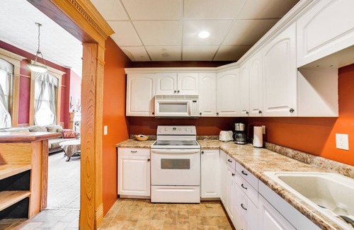 Yankton Apartment | Downtown Yankton Suite: Walk to Restaurants!